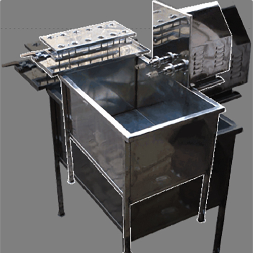 औद्योगिक बोतल धोने के लिए ब्रशिंग यूनिट जिसमें रिन्सिंग जेट है