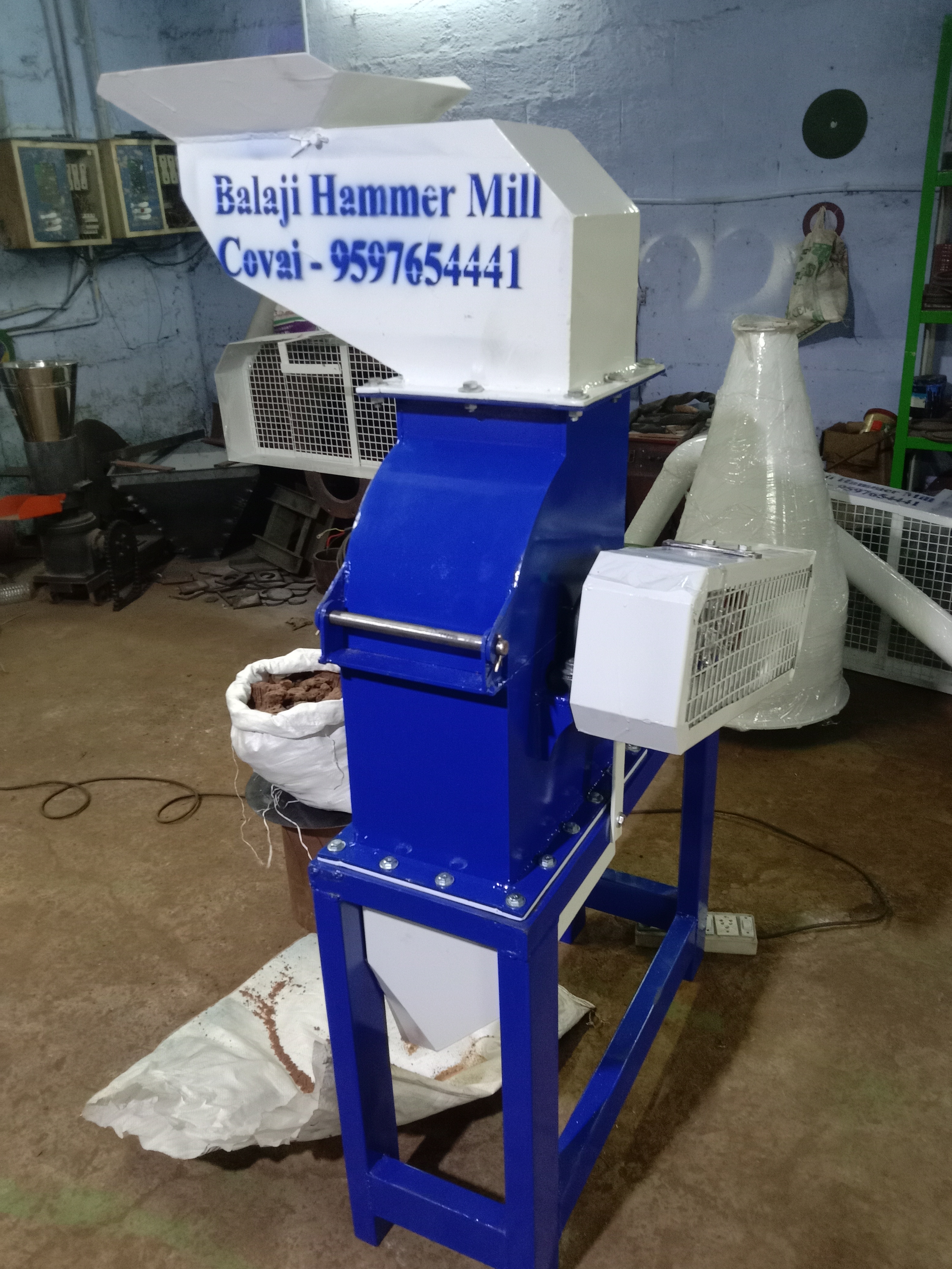 Oill cake crushing machine