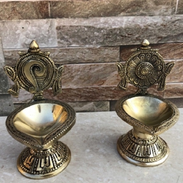 Aakrati Brass Shankh Chakra Diya Lamp| Home Temple Diya| Handmade metal oil Lamp| table top|Pooja Articles (Black Antique)