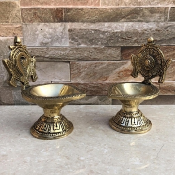 Aakrati Brass Shankh Chakra Diya Lamp| Home Temple Diya| Handmade Metal Oil Lamp| Table Top|pooja Articles (Black Antique)