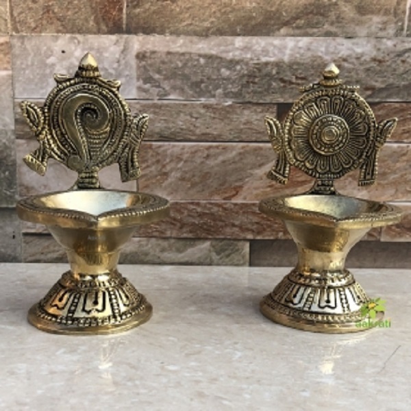 Aakrati Brass Shankh Chakra Diya Lamp| Home Temple Diya| Handmade Metal Oil Lamp| Table Top|pooja Articles (Black Antique)