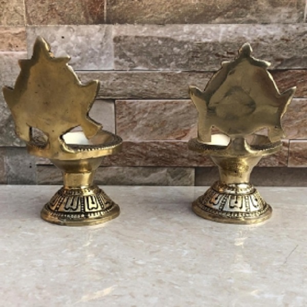 Aakrati Brass Shankh Chakra Diya Lamp| Home Temple Diya| Handmade metal oil Lamp| table top|Pooja Articles (Black Antique)