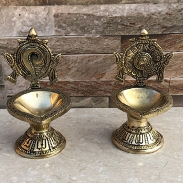 Aakrati Brass Shankh Chakra Diya Lamp| Home Temple Diya| Handmade Metal Oil Lamp| Table Top|pooja Articles (Black Antique)