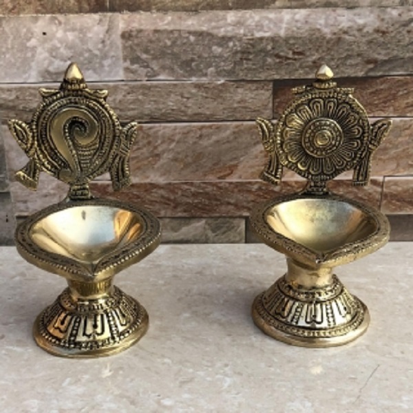 Aakrati Brass Shankh Chakra Diya Lamp| Home Temple Diya| Handmade metal oil Lamp| table top|Pooja Articles (Black Antique)