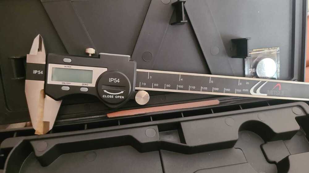 Waterproof Digital Vernier Caliper - Accuracy: High  %