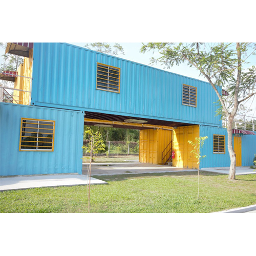 डबल स्टोरी कंटेनर रिसॉर्ट