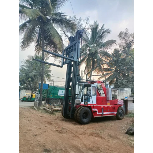 16 Ton Forklift - Application: Lifting
