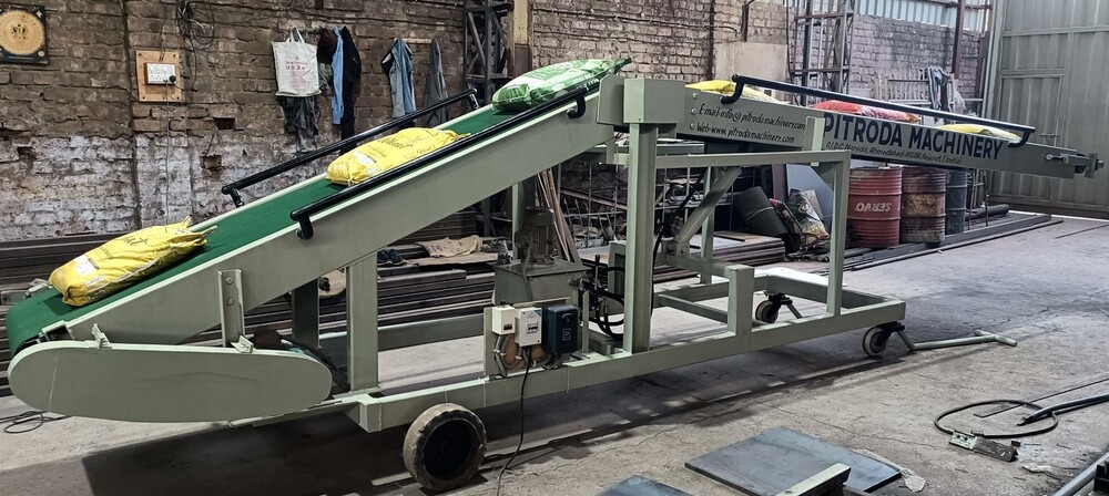 Belt Loader Conveyor - Color: Green