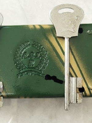 Aslr Shutter Lock - Color: Brown And Green