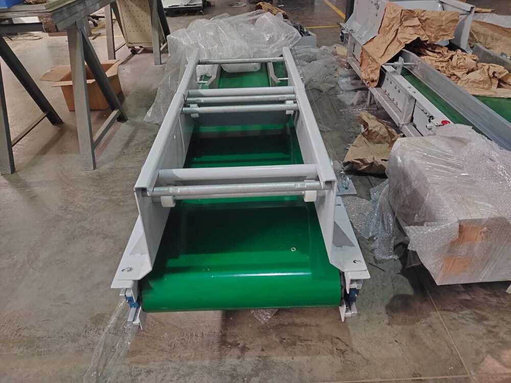 Stainless Steel Belt Conveyor - 4-5 M Length, 4-20 Mm Thickness | Durable, Silver, Industrial Use, 220-240 Volt, Warranty Included