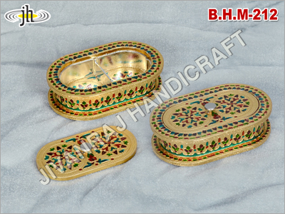 हात से बने सूखे मेवे का बॉक्स