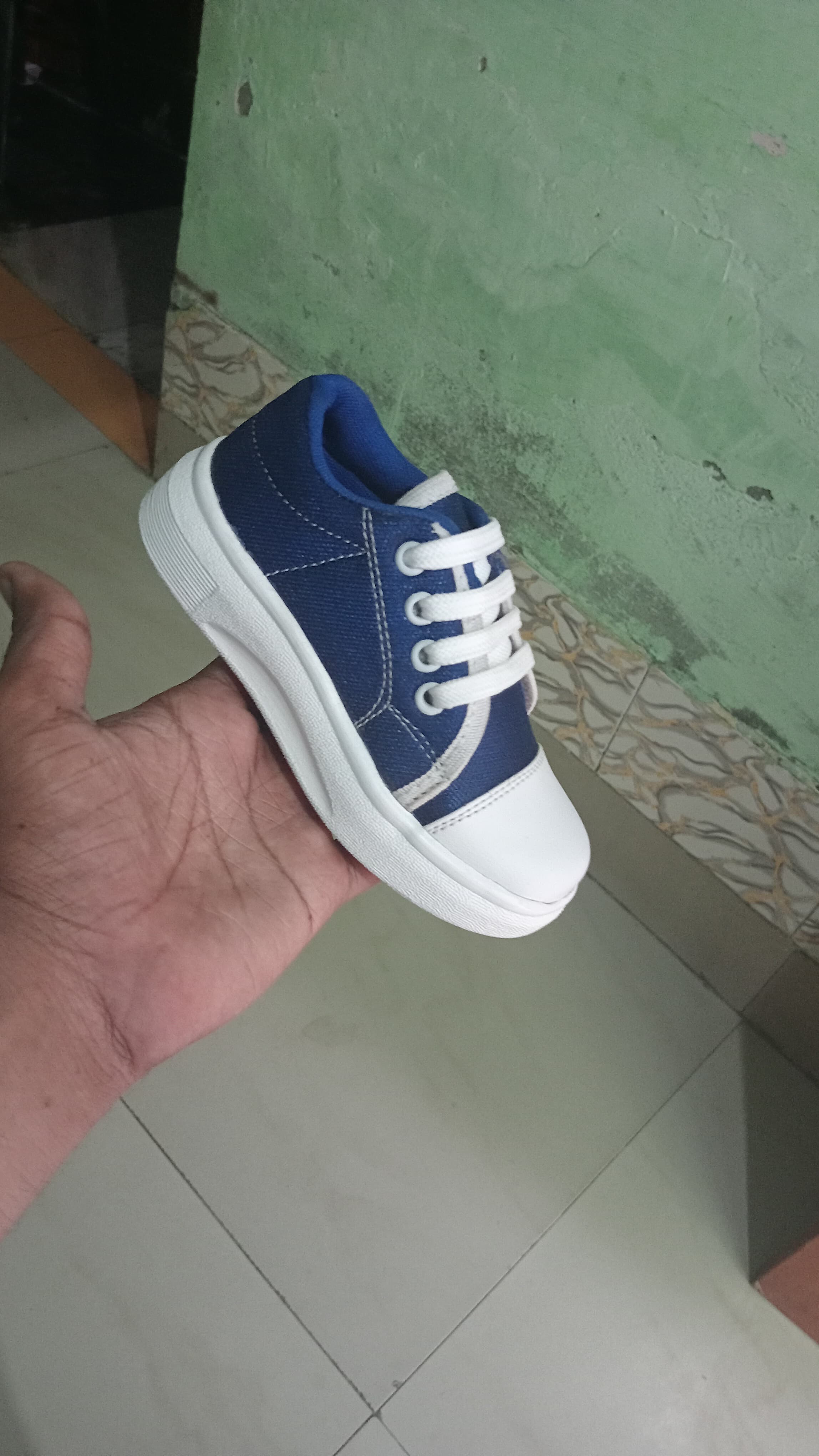 SATURDAY CANVAS SHOES