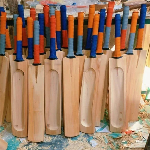 Kerala Scoop Kashmir Willow Cricket Bat - Age Group: Adults