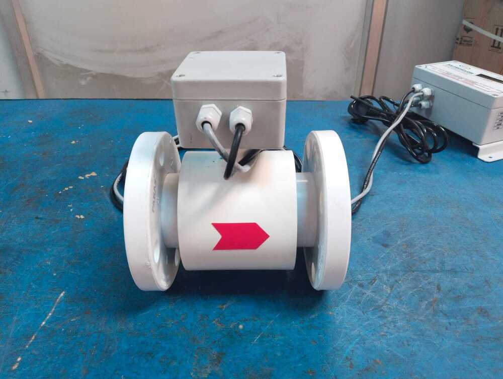 Remote Split Type Electromagnetic Flow Meter Accuracy: High %