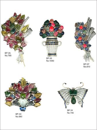 डिजाइनर ब्रोच