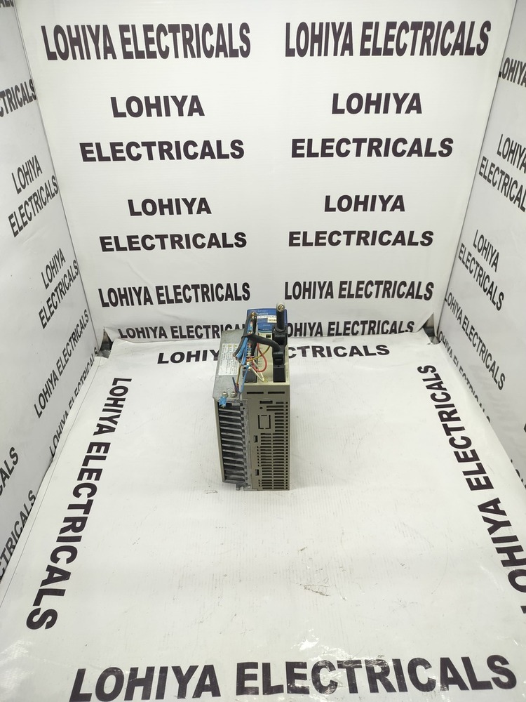 OMRON R7D-AP08H SERVO DRIVE