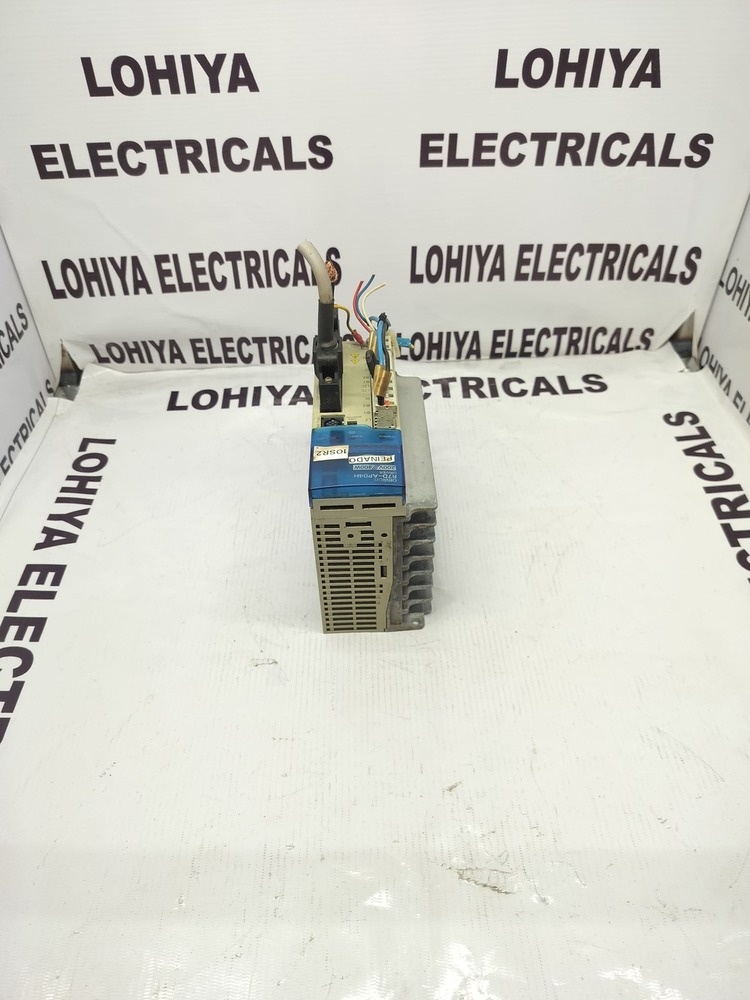 OMRON R7D-AP04H SERVO DRIVE