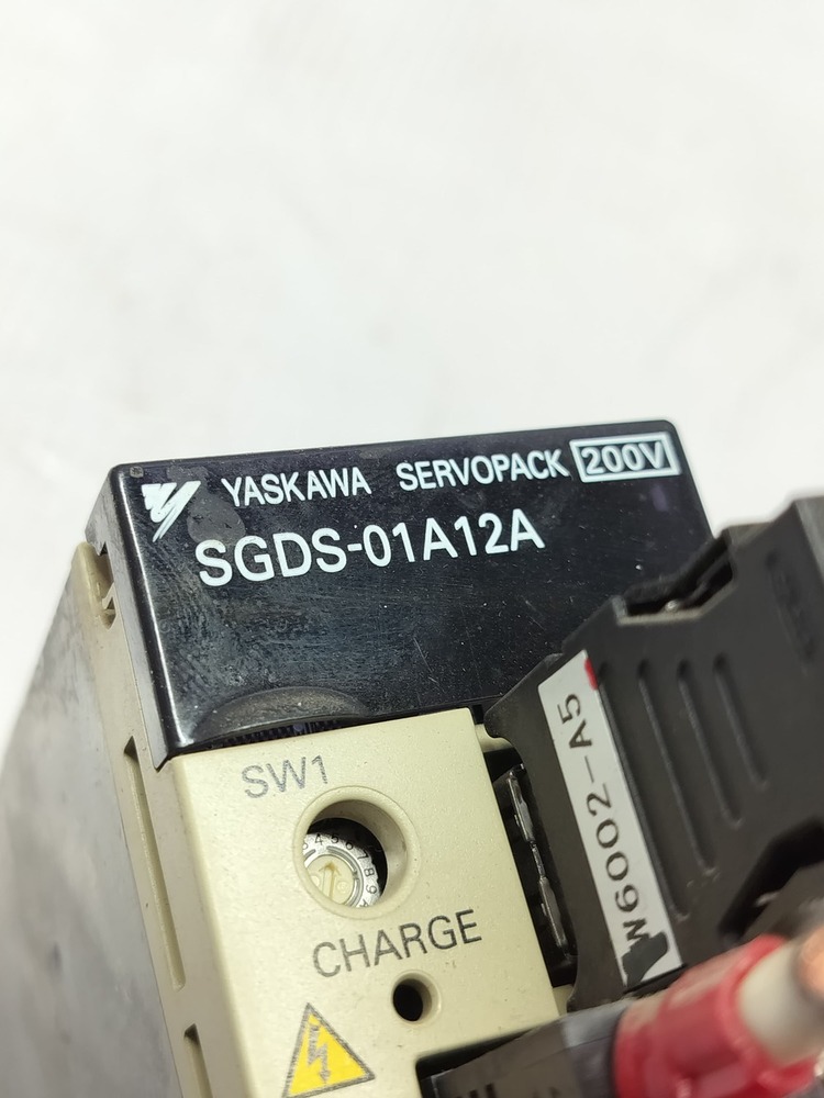 YASKAWA SGDS-01A12A SERVO DRIVE