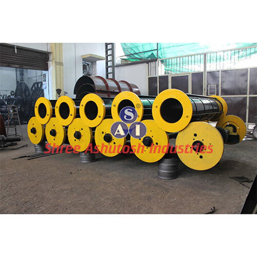 Cement Pipe Making Machinery - Color: Yellow & Black