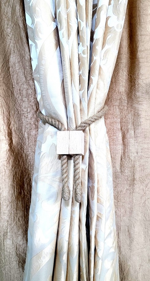 Jute magnet tieback