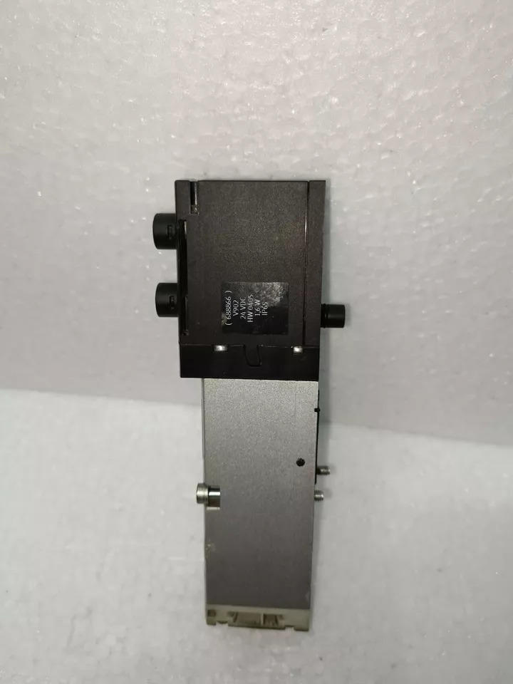 Festo Vsva-b-b52-zd-a1-1t1l Vo02 - Color: Silver