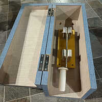 बॉक्स में चाकू स्विच