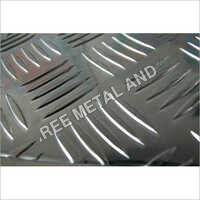 Aluminum Checkered Sheet - Various Sizes Available, Silver Color, Rigid Hardness For Industrial Applications