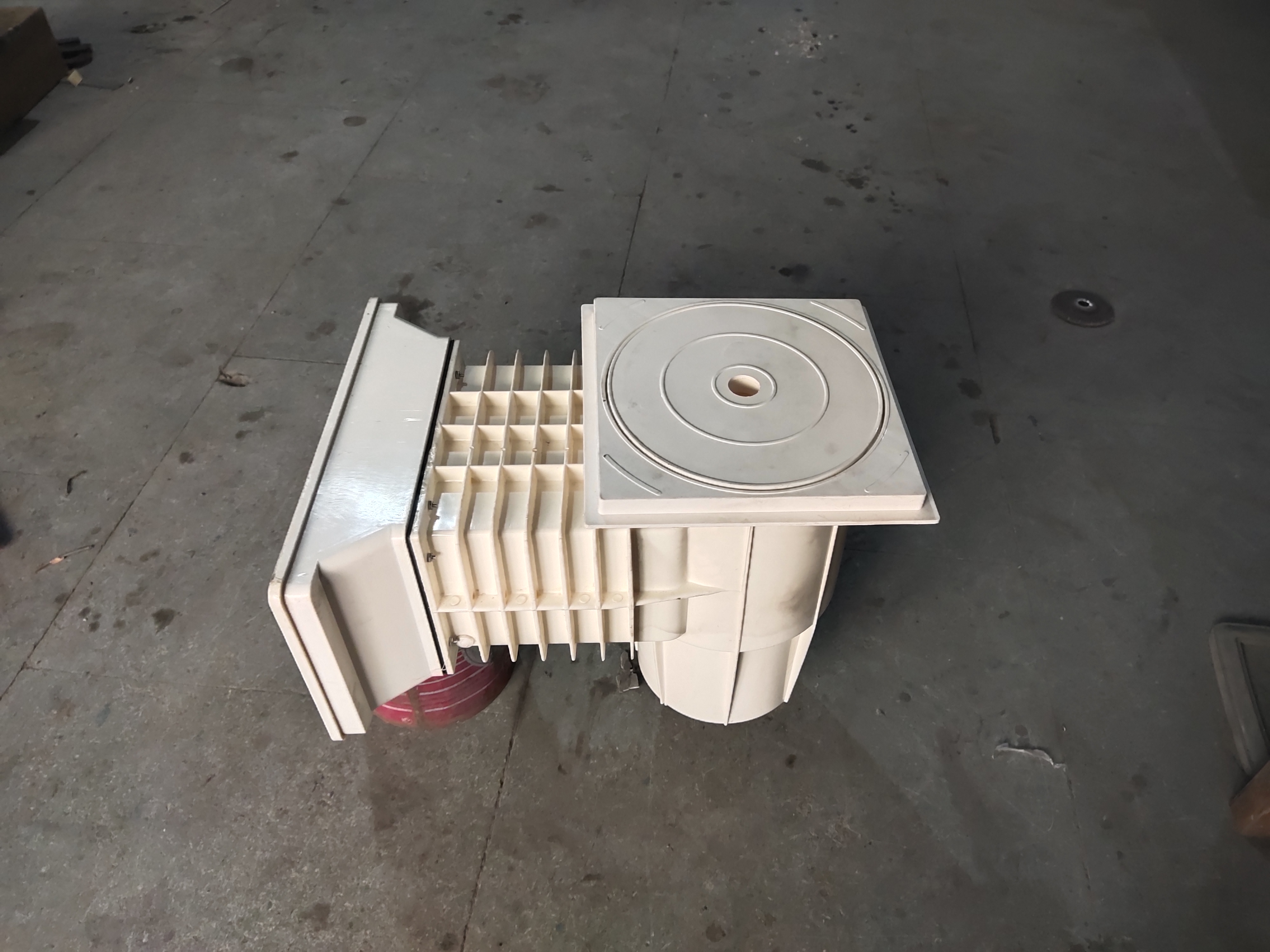 Swimming pool wide mouth skimmer