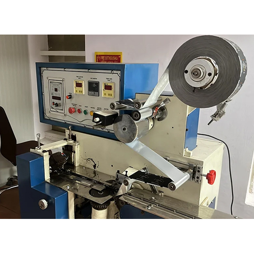 Automatic candy toffee packing machine