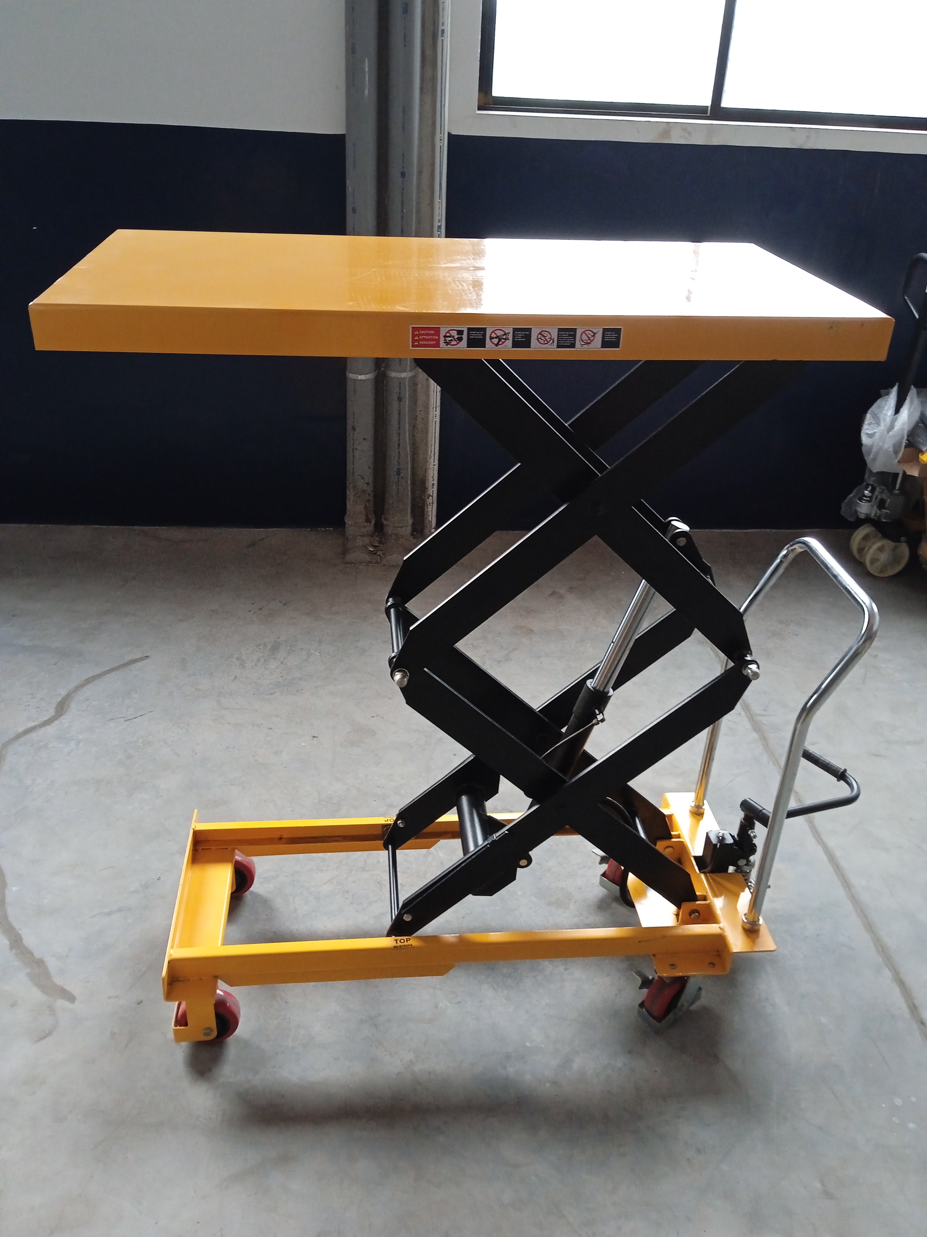 Scissor Lift Tables - Steel Frame, Yellow And Black Design | Hydraulic Operation, Foot Pedal Control, Ergonomic Handle, 1-year Warranty