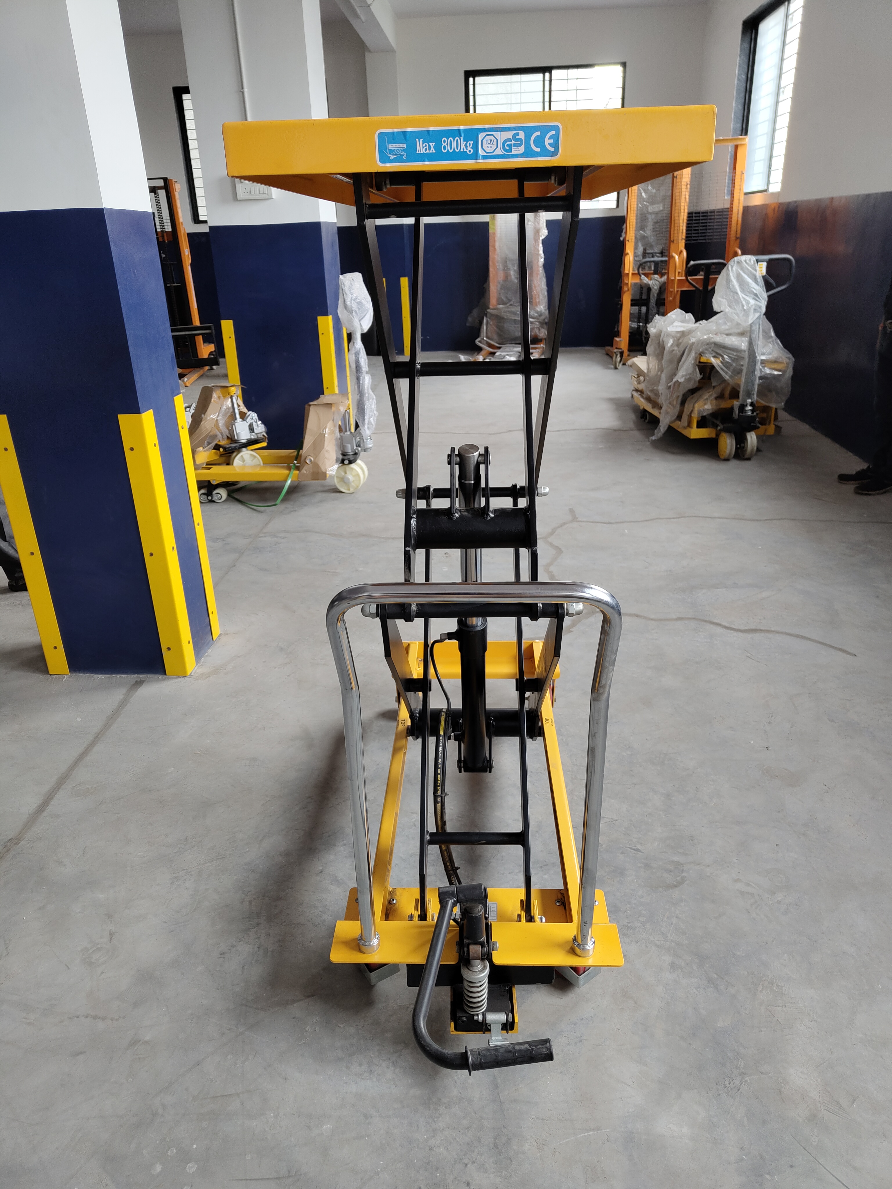 Scissor Lift Tables - Steel Frame, Yellow And Black Design | Hydraulic Operation, Foot Pedal Control, Ergonomic Handle, 1-year Warranty
