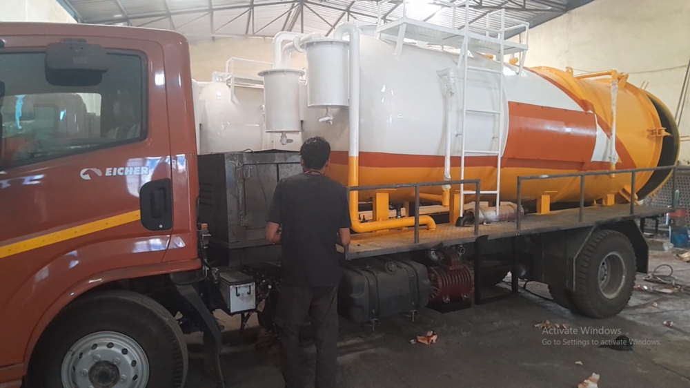 Sewer Suction Machine - Color: Any As Per Requirement