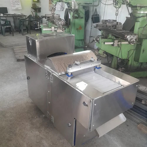 3 Hp Stainless Steel Chicken Cutting Machine - Capacity: 150 Kg/Hr