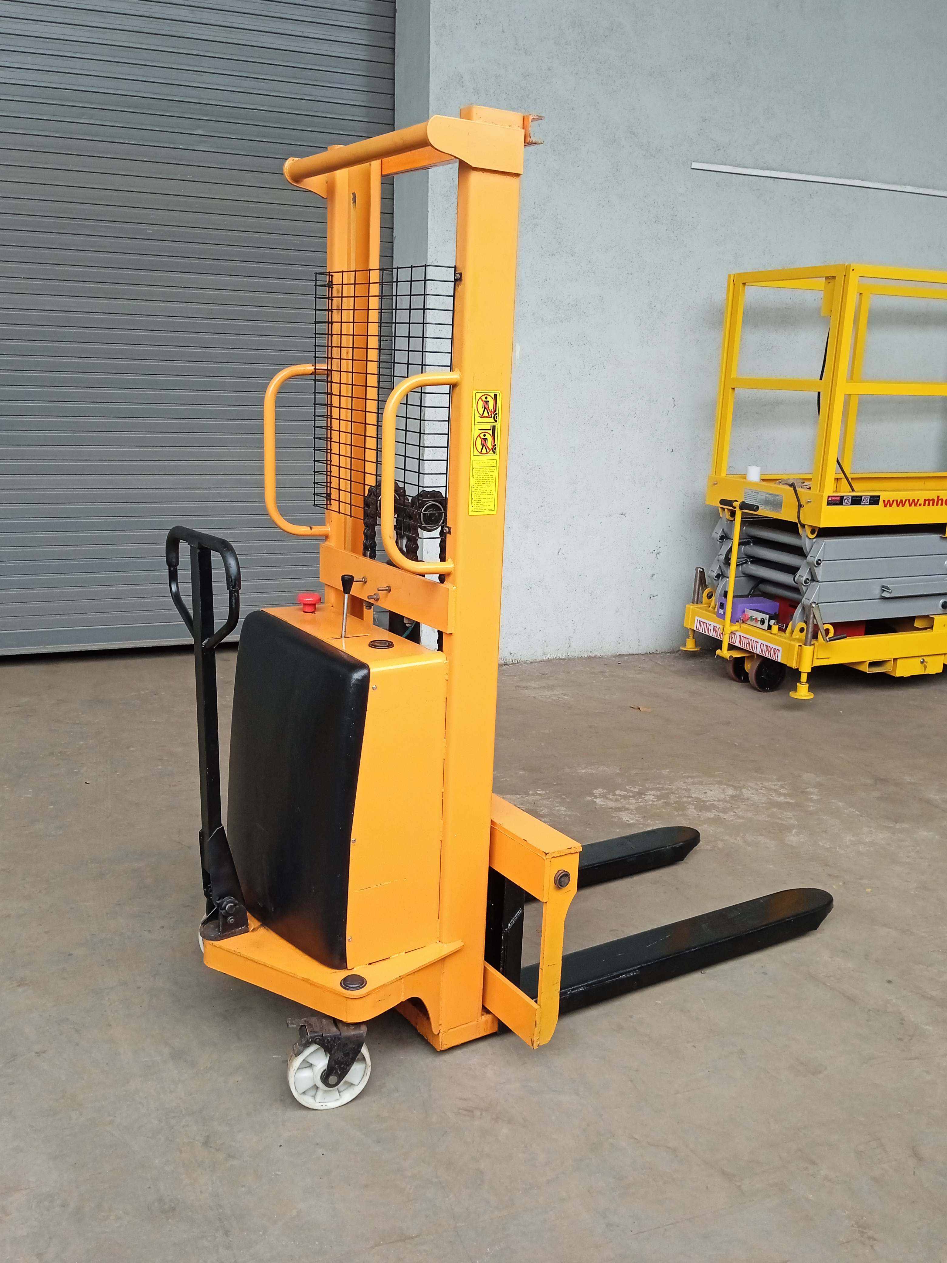 Industrial Electric Pallet Stackers - Attributes: Strong