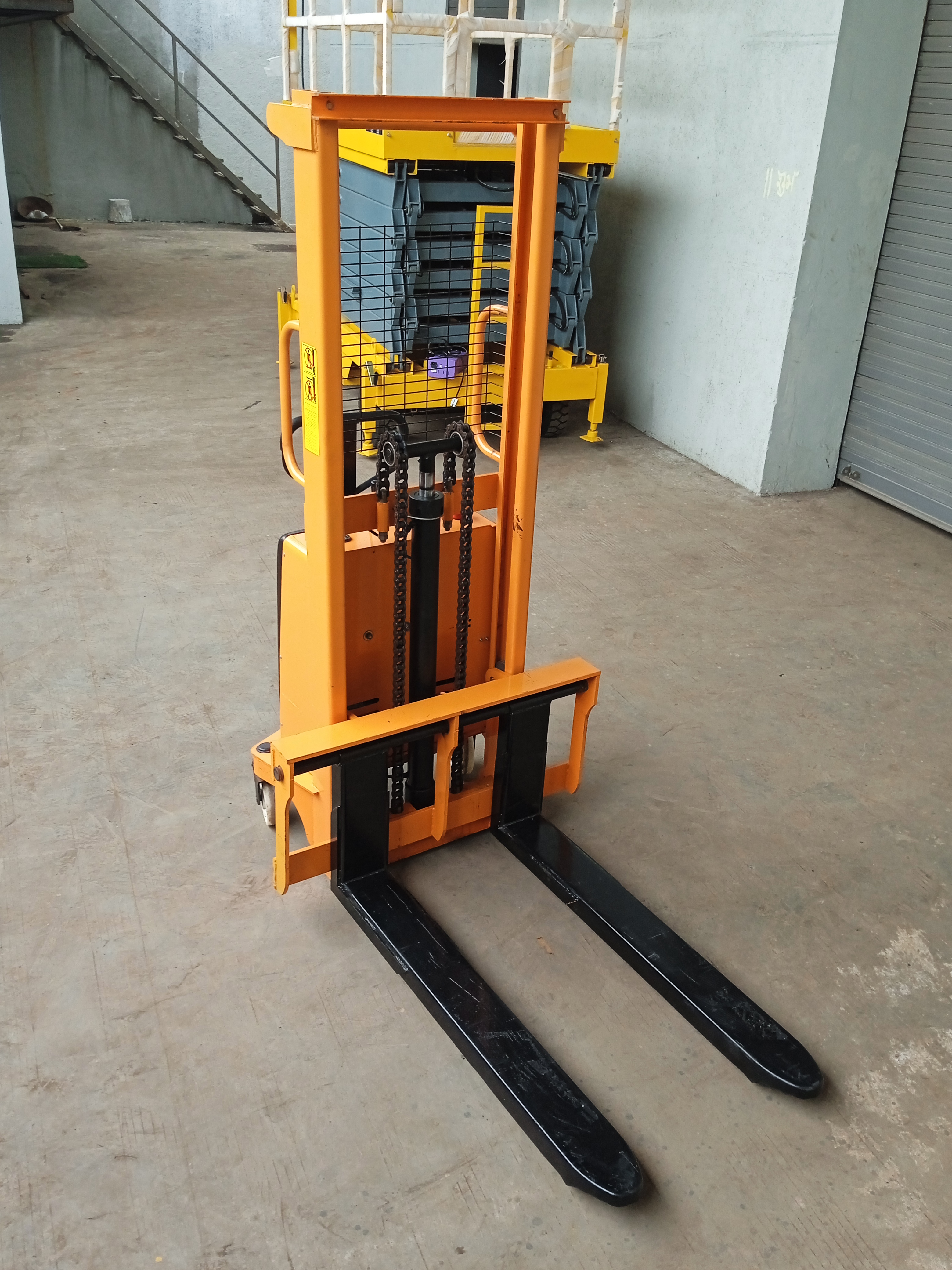 Industrial Electric Pallet Stackers - Attributes: Strong