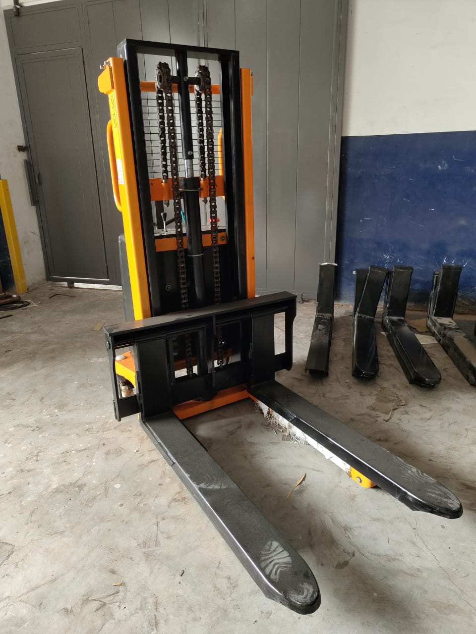 Mild Steel Stacker Machine - Attributes: Strong
