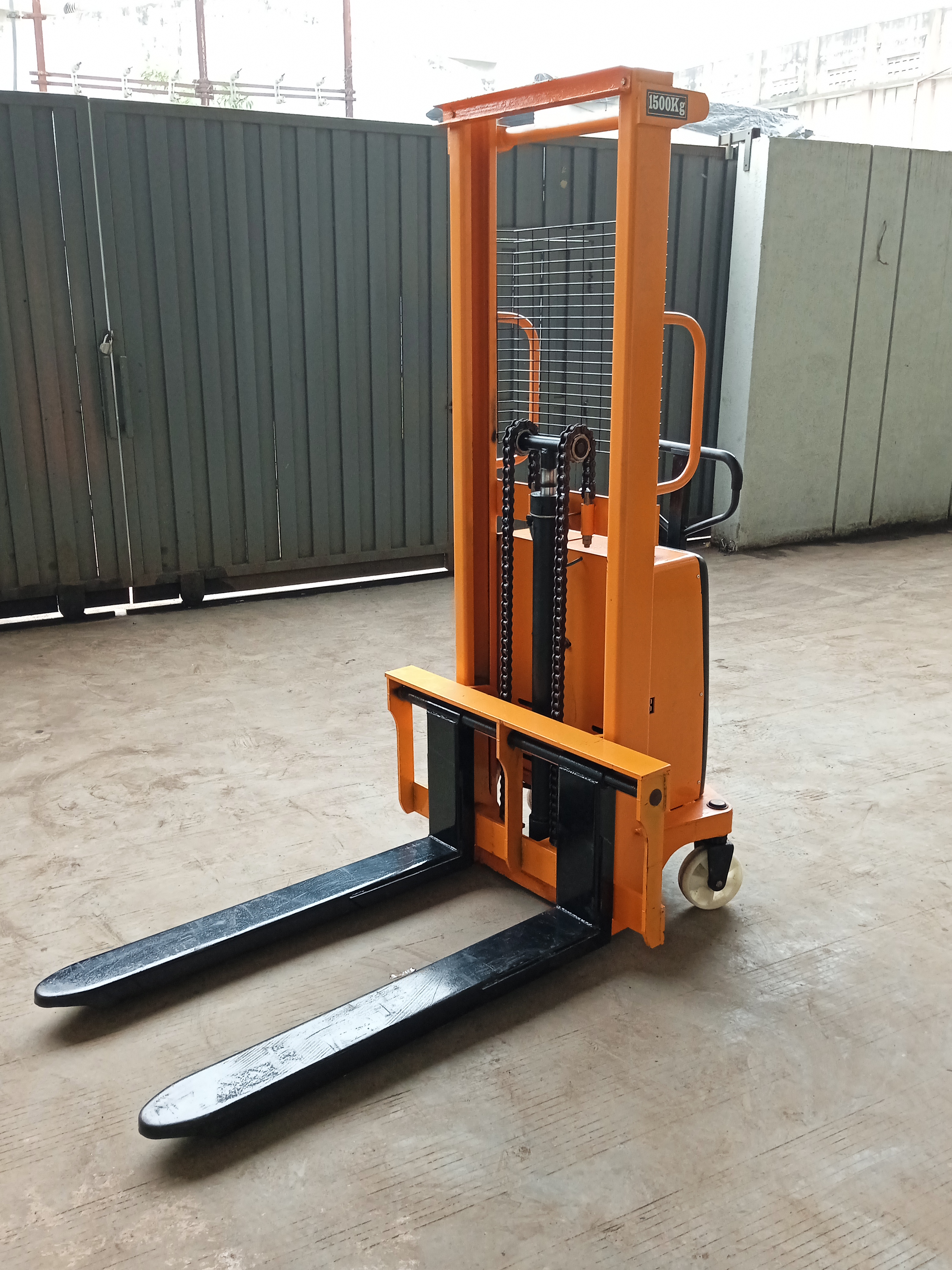 Mild Steel Electric Stacker , DC