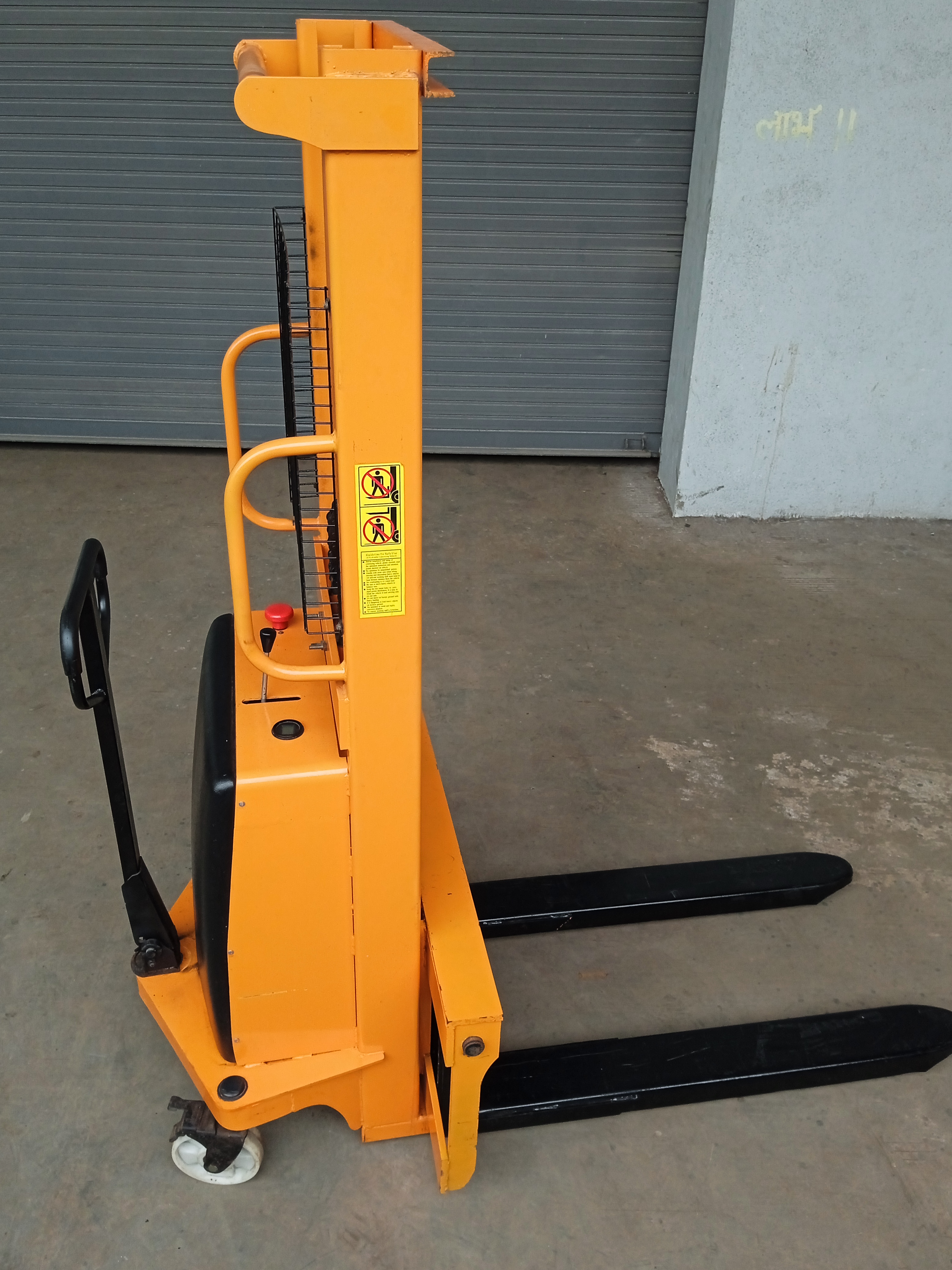 Mild Steel Electric Stacker , Dc