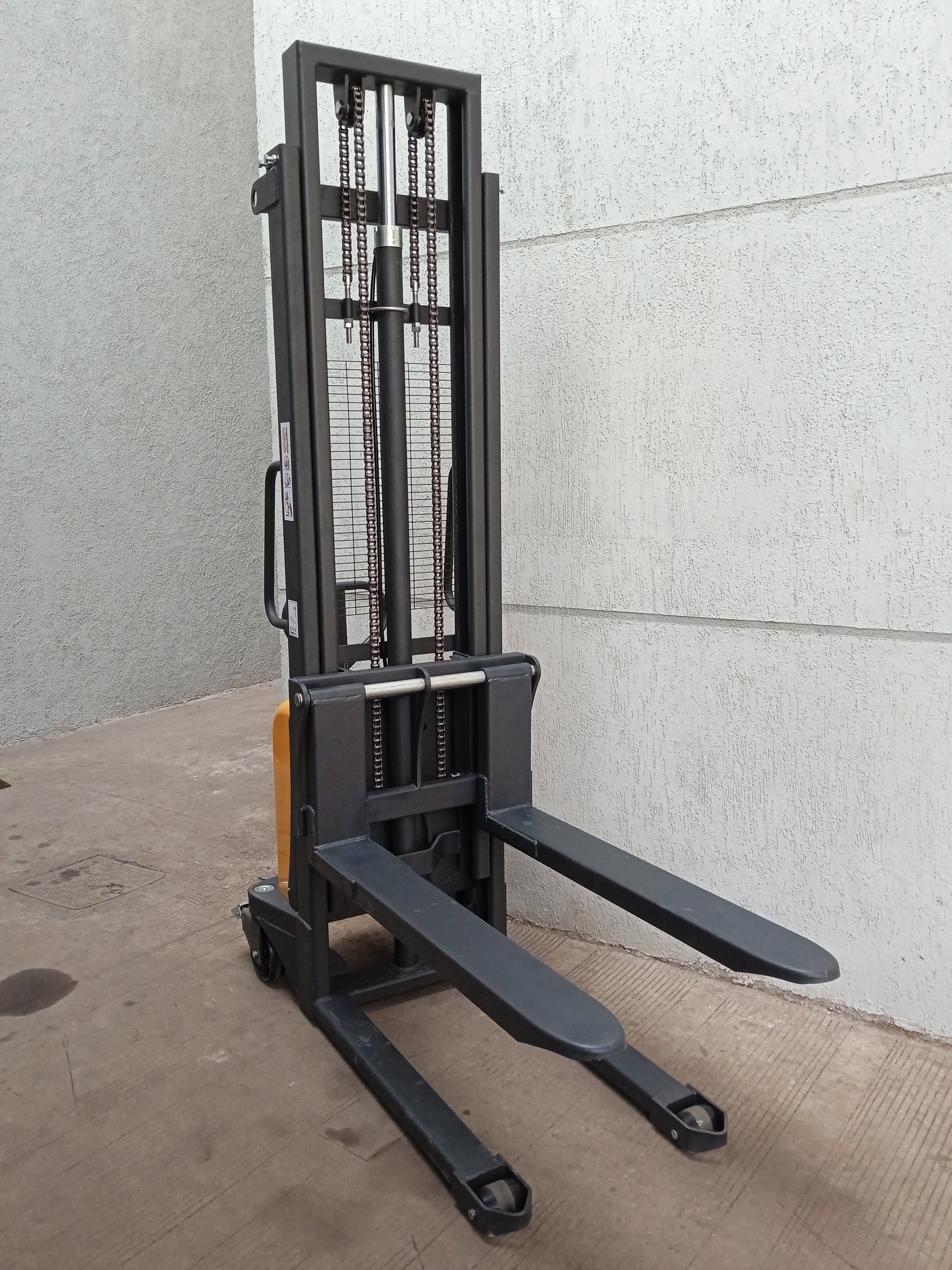 Mild Steel Ac Lift Platform Stacker