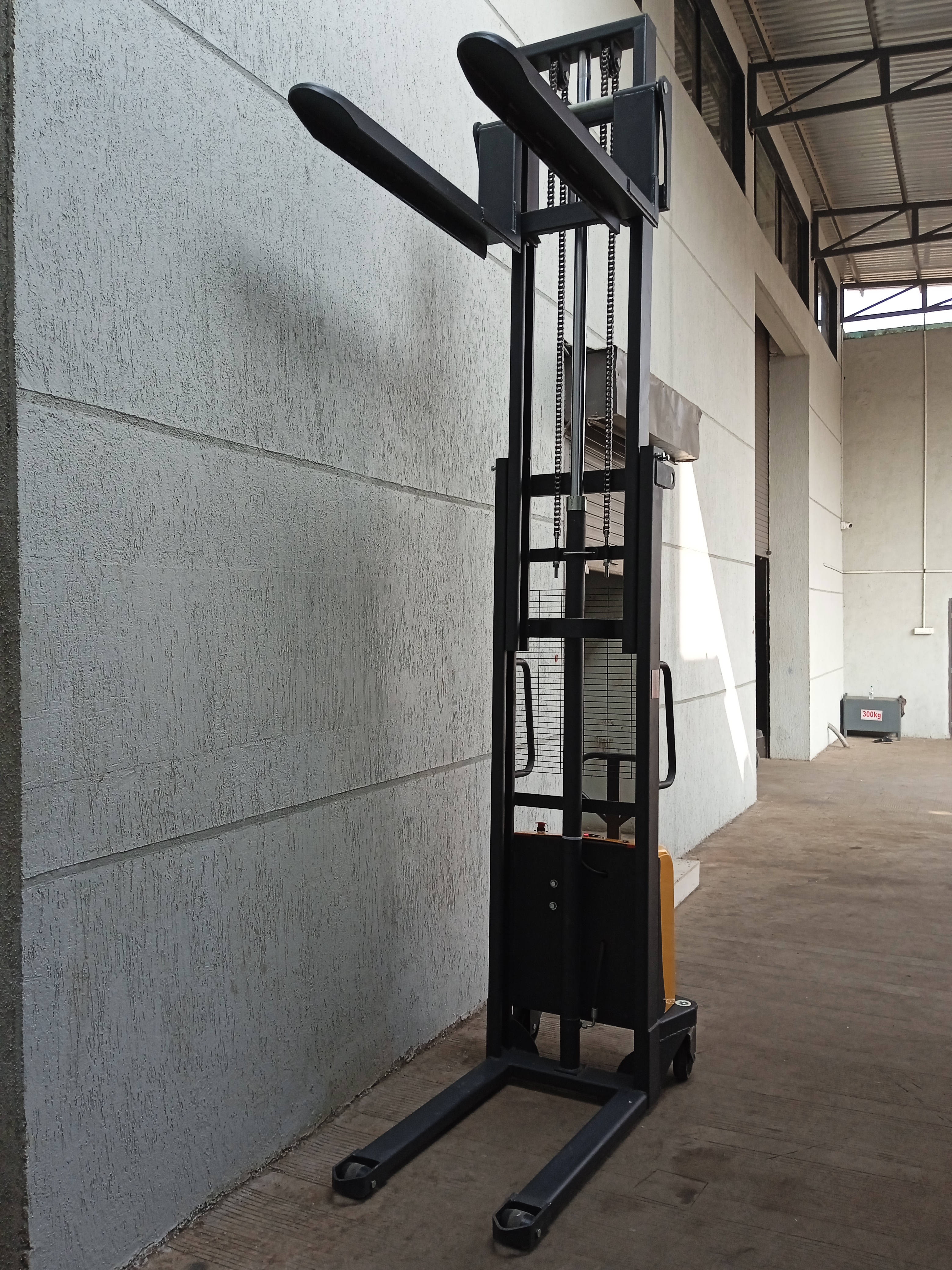 Mild Steel Ac Lift Platform Stacker