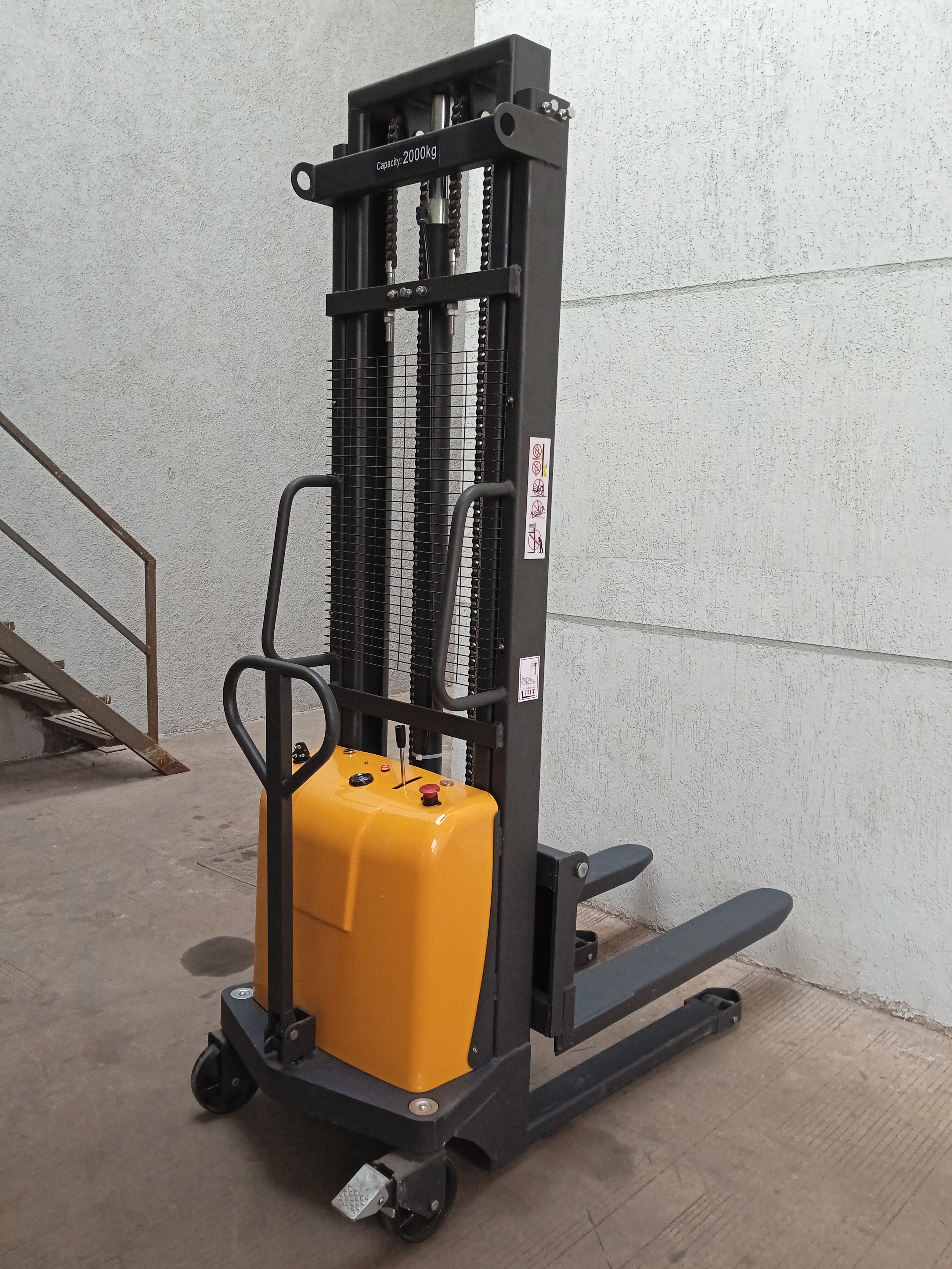 Mild Steel Battery Operated Pallet Stacker