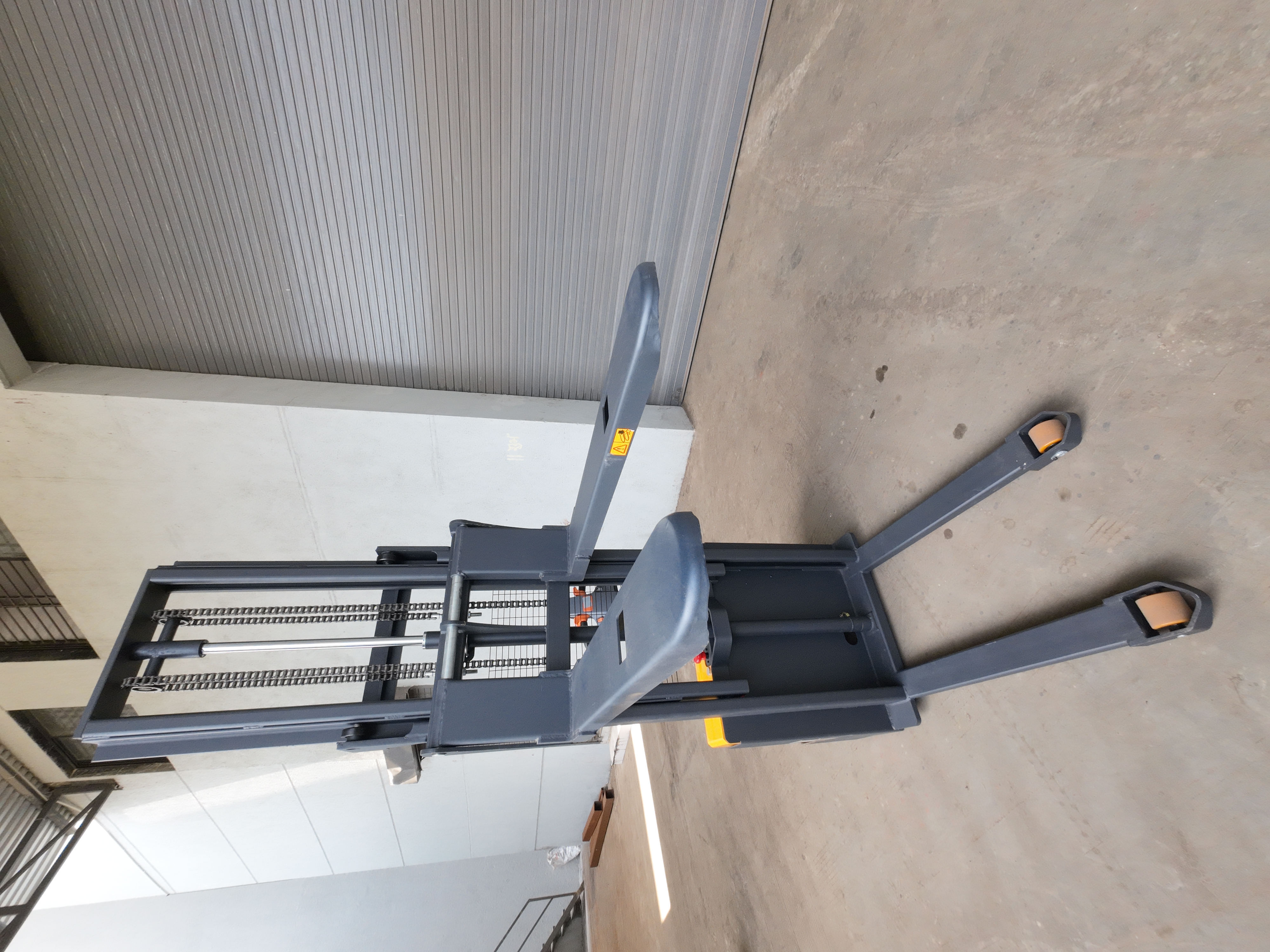 Mild Steel Electric Walkie Stacker 