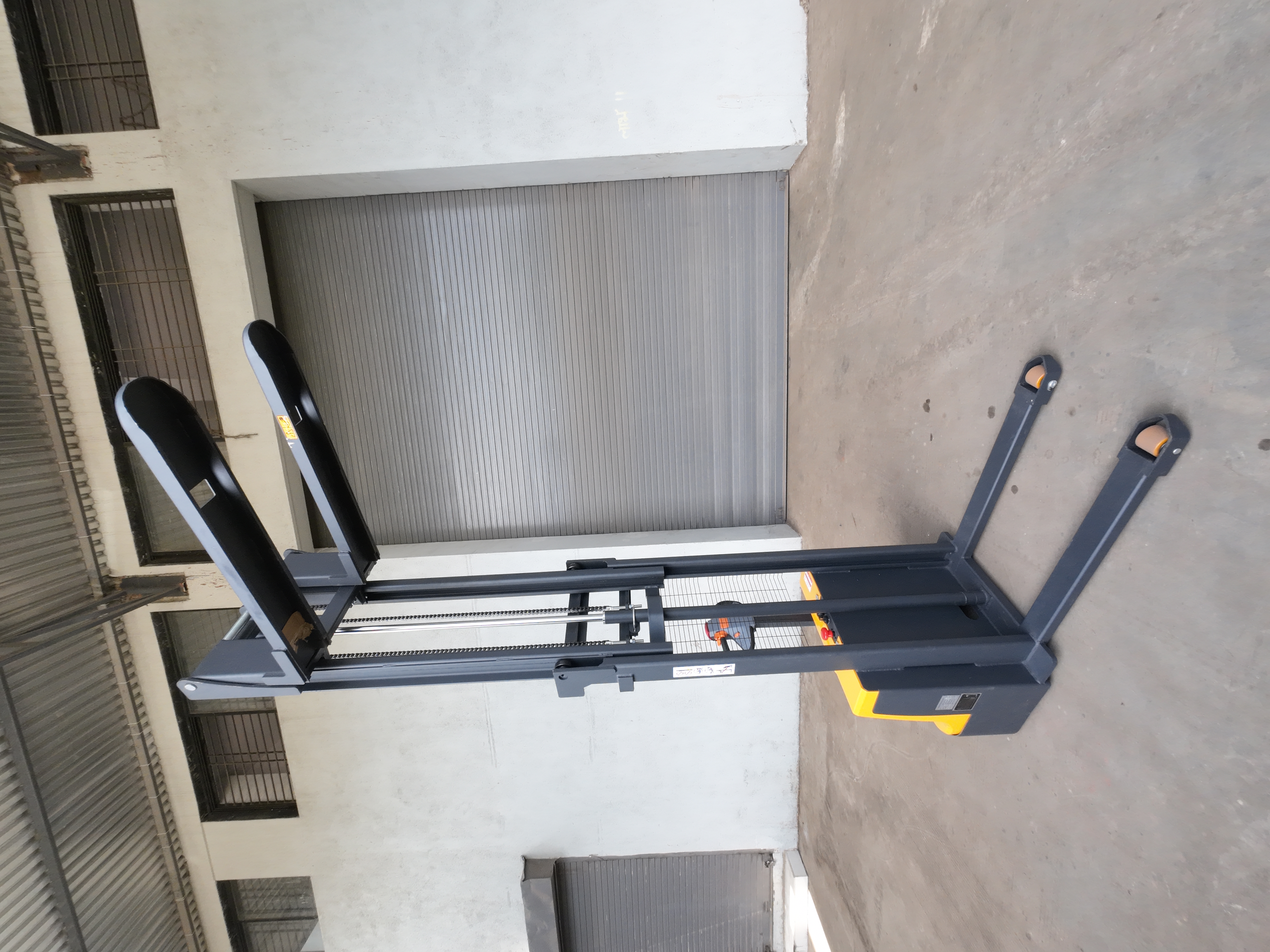 Mild Steel Electric Walkie Stacker 