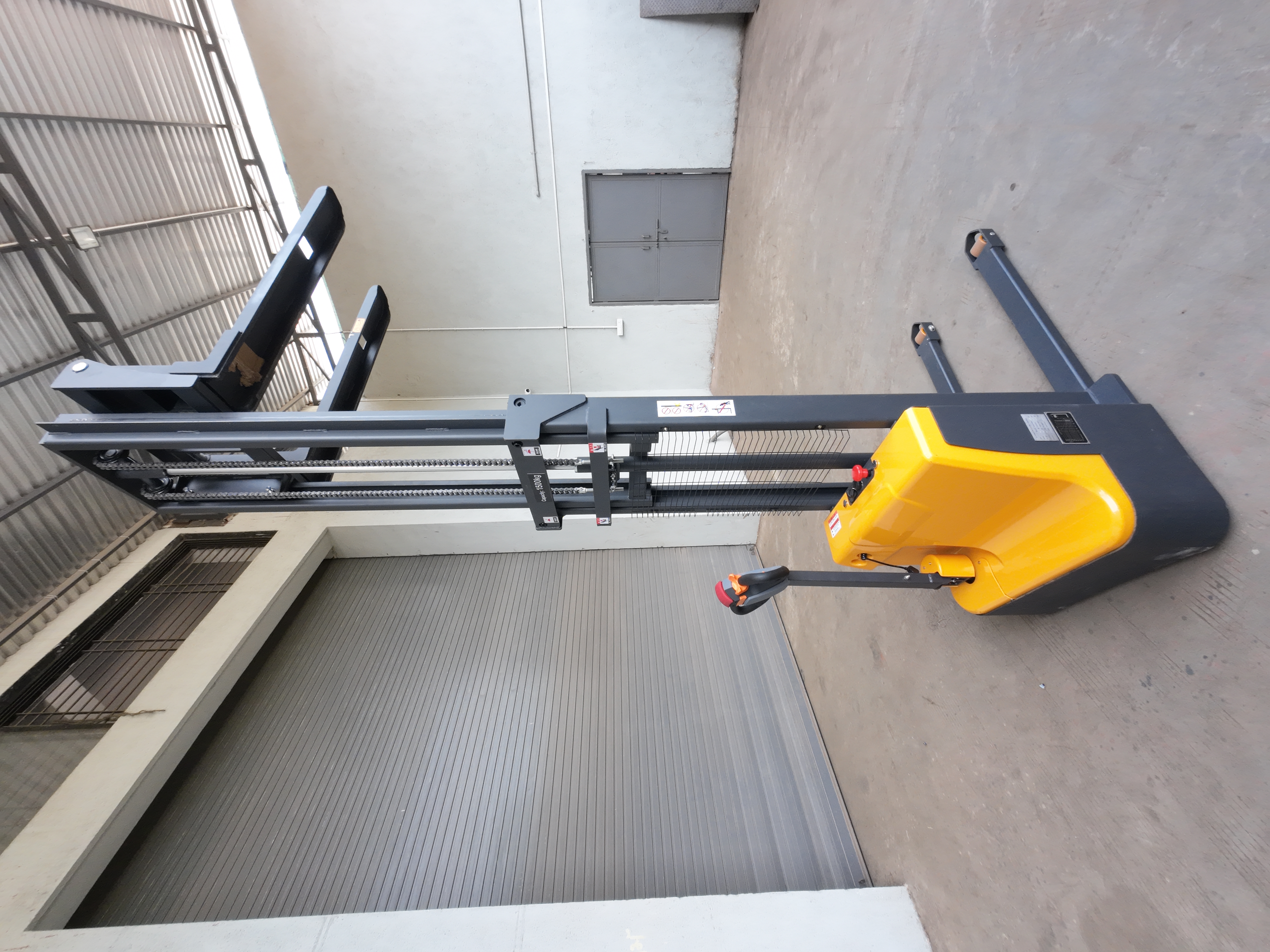 Mild Steel Electric Walkie Stacker 