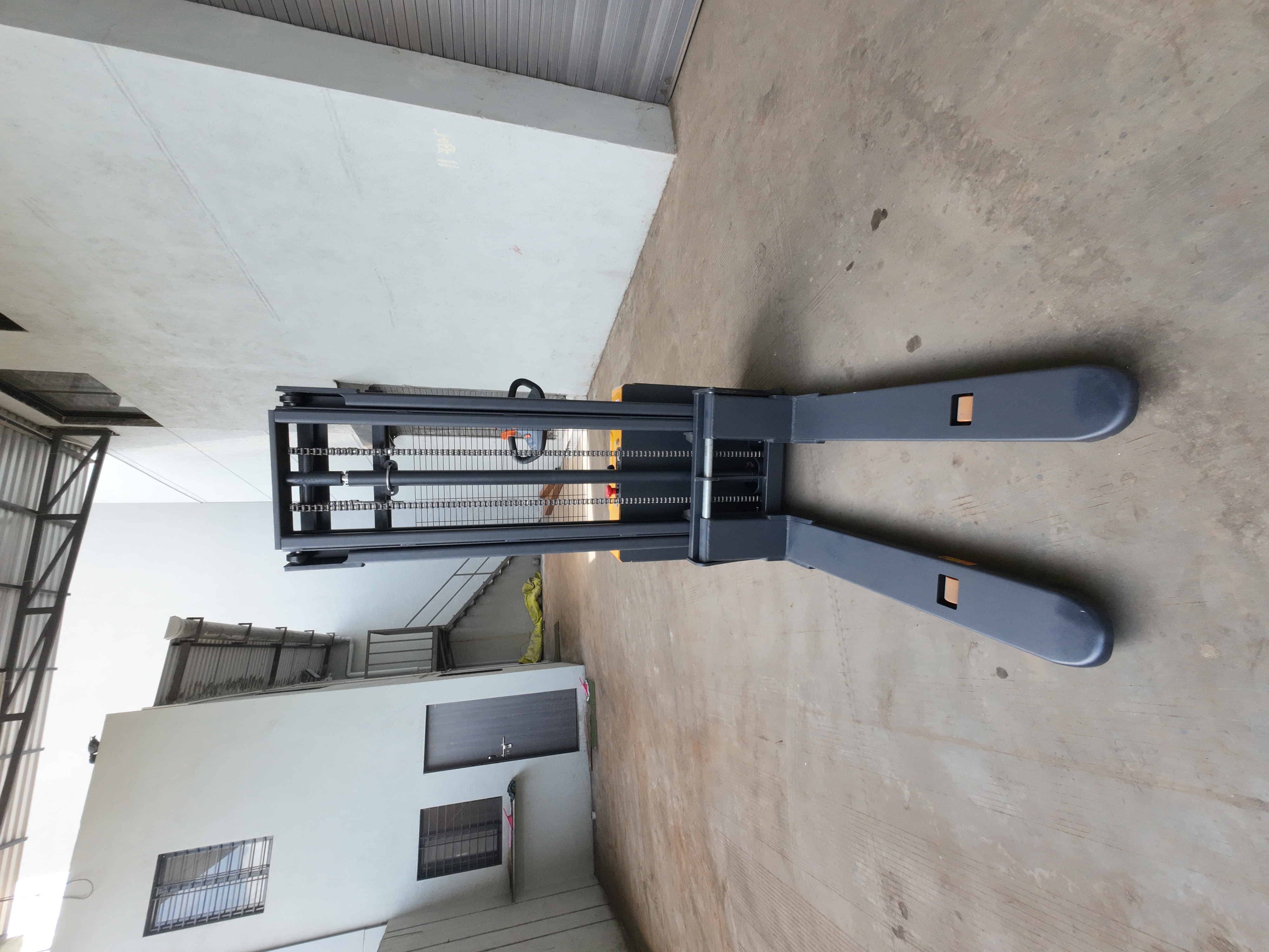 Mild Steel Electric Walkie Stacker 