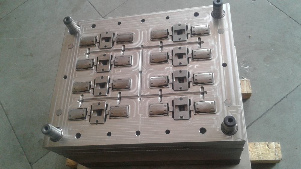 Plastic Dies - Stainless Steel, Standard Size, Silver Color | Fully-automatic, Tailor-made For Injection Molding, Up To 200 Kg Weight