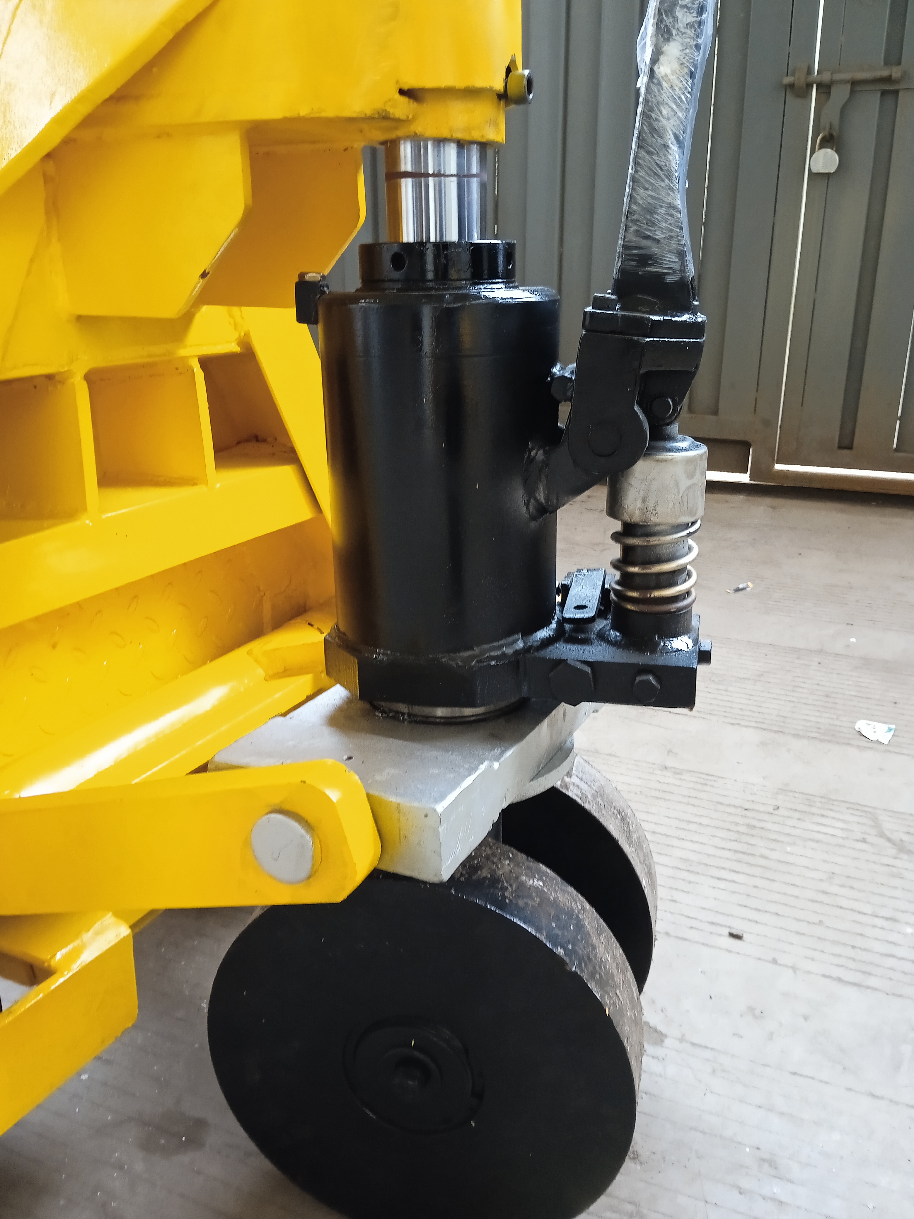 Hand Pallet Truck 3000 Kg - Attributes: Strong