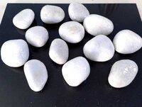 Milky White Round Glossy Polished Natural Stone Pebbles for Garden Decoration and Hotel and House Design