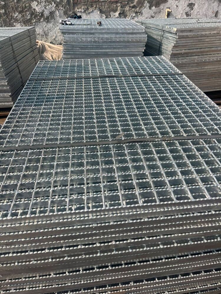 Galvanized Anti Skid Grating - Size: As Per Requirement