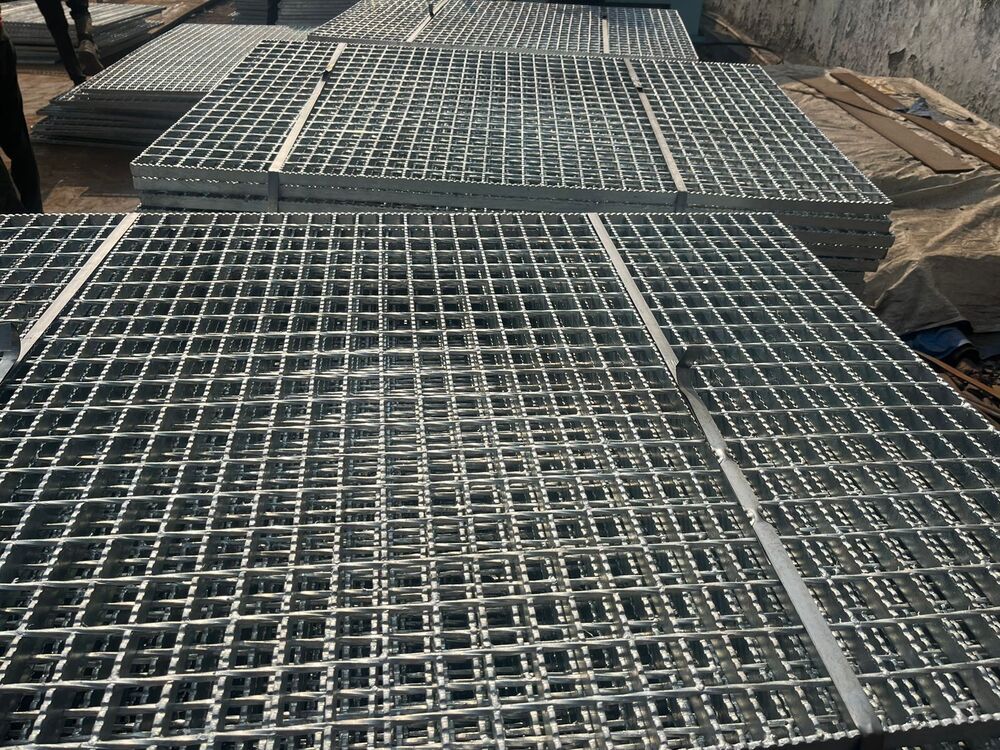 Galvanized Serrated Gratings - Color: Grey